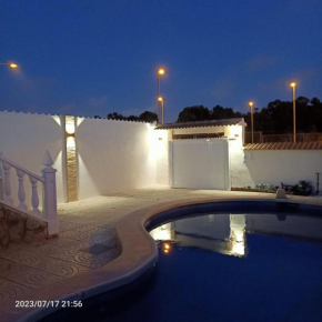 Acogedora casa con piscina